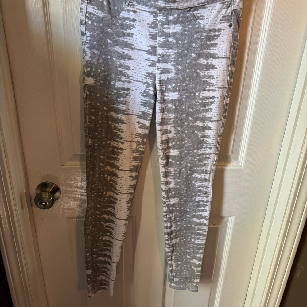 Simply Vera Vera Wang Gray and White Straight Leg Jeans